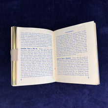 Load image into Gallery viewer, "Don't be militarily stupid" : A Short Guide to Great Britain (1943)