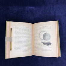 Load image into Gallery viewer, American Arthuriana: Mark Twain - A Connecticut Yankee in King Arthur’s Court (1889)