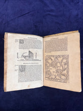 Load image into Gallery viewer, Conocer la altitud del Sol sobre el Horizonte en qualquier día y hora por los rayos del Sol: Peter Apian - Cosmographia (1575)