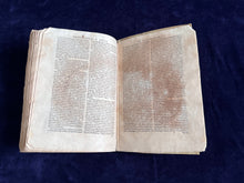 Load image into Gallery viewer, Conocer la altitud del Sol sobre el Horizonte en qualquier día y hora por los rayos del Sol: Peter Apian - Cosmographia (1575)