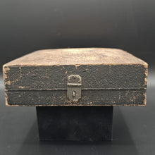 Load image into Gallery viewer, Heures Romaines avec figures par A. Queroy, gravées par A. Gusman (ca. 1890)