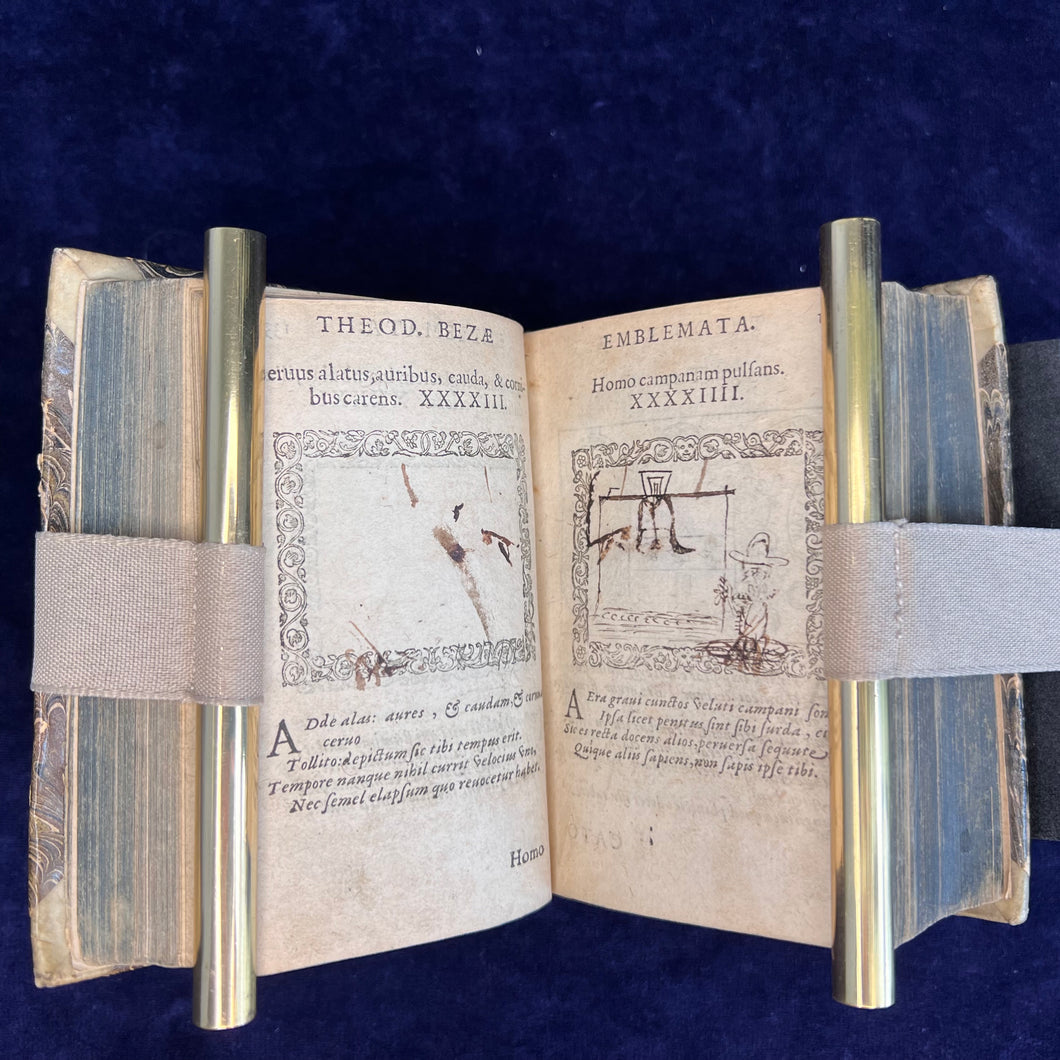 Emblemata, Chess, & Early Reader Annotations: Poemata varia / Marci Hieronymi Vidae Opera - Theodore de Beze/ Marco Girolamo Vida (1599/1585?)
